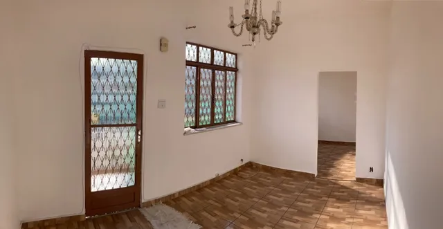 Marechal Hermes - Casa 3 quartos frente de rua.