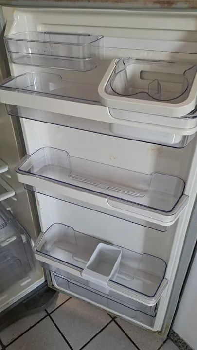 Geladeira Inox Eletrolux 382l - NÃO GELA - Foto 4