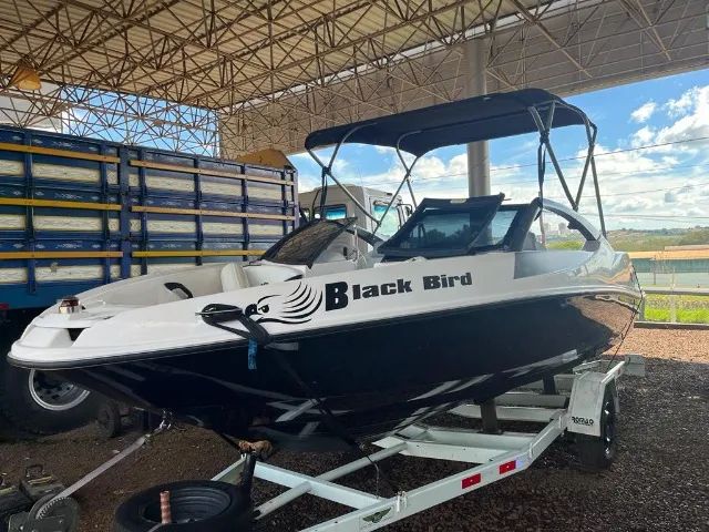 Lancha Focker 19 pés motor  2 Tempos Mercury 115 HP 69 horas 2012