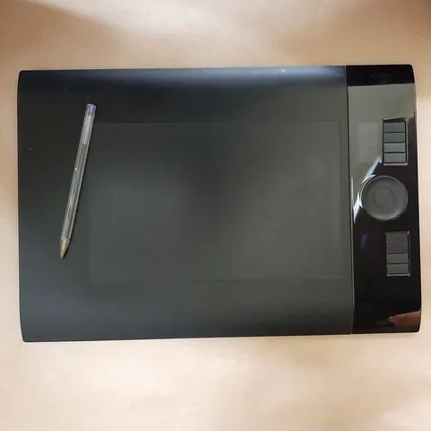 Mesa digitalizadora, Tablet de desenho grande Intuos 4