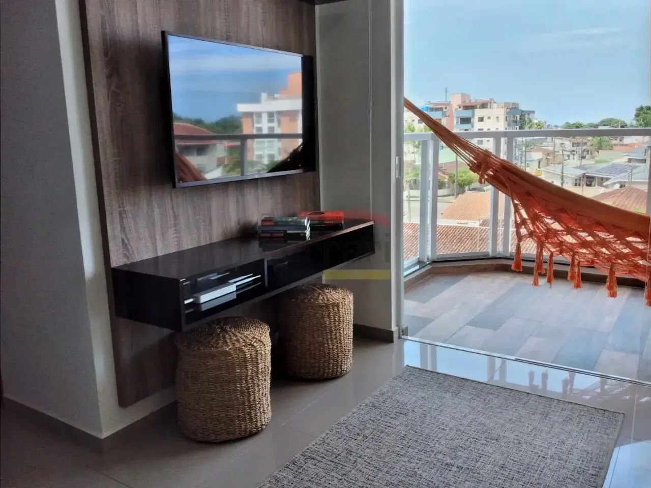 Apartamento localizado no Centro de Ubatuba - SP. 2 dormitórios, varanda gourmet e porteir - Foto 3