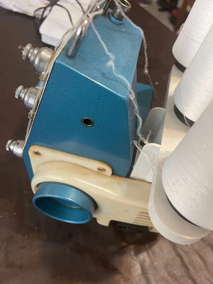Mini  máquina de costura overloque - Foto 4