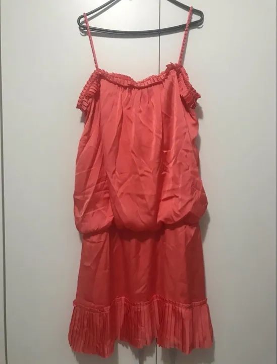 Vestido Rosa Decote V com Detalhes em Renda - Foto 2
