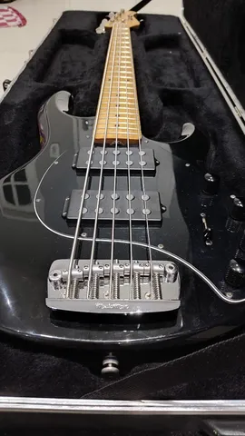 Music Man StingRay 5HH R$ 18.000