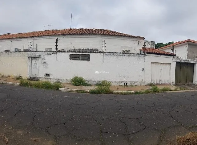R. SETE DE SETEMBRO - BAIRRO: CENTRO