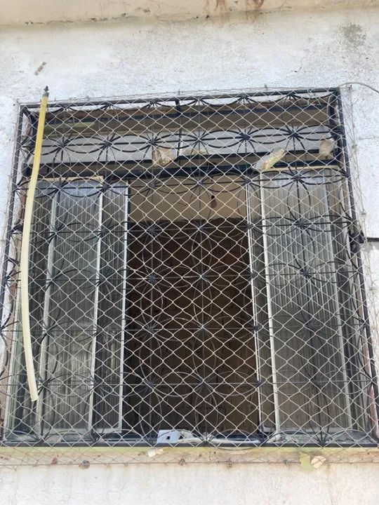 Janela com Grade de Ferro