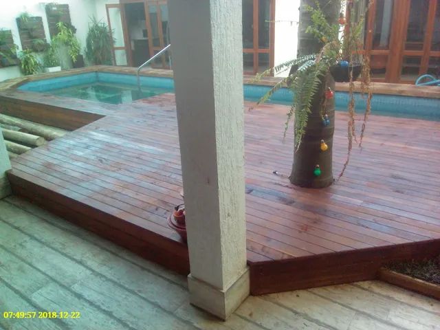 Pergolado em madeiras 