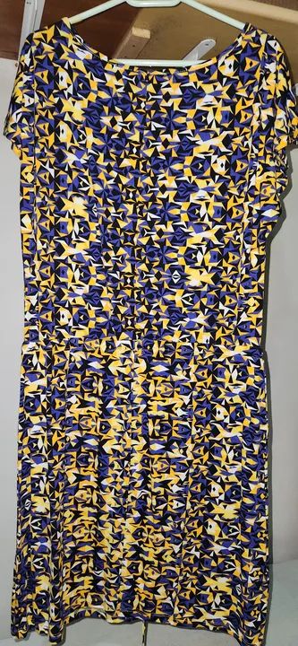 Vestido Estampado Triangular Amarelo e Azul - Foto 4