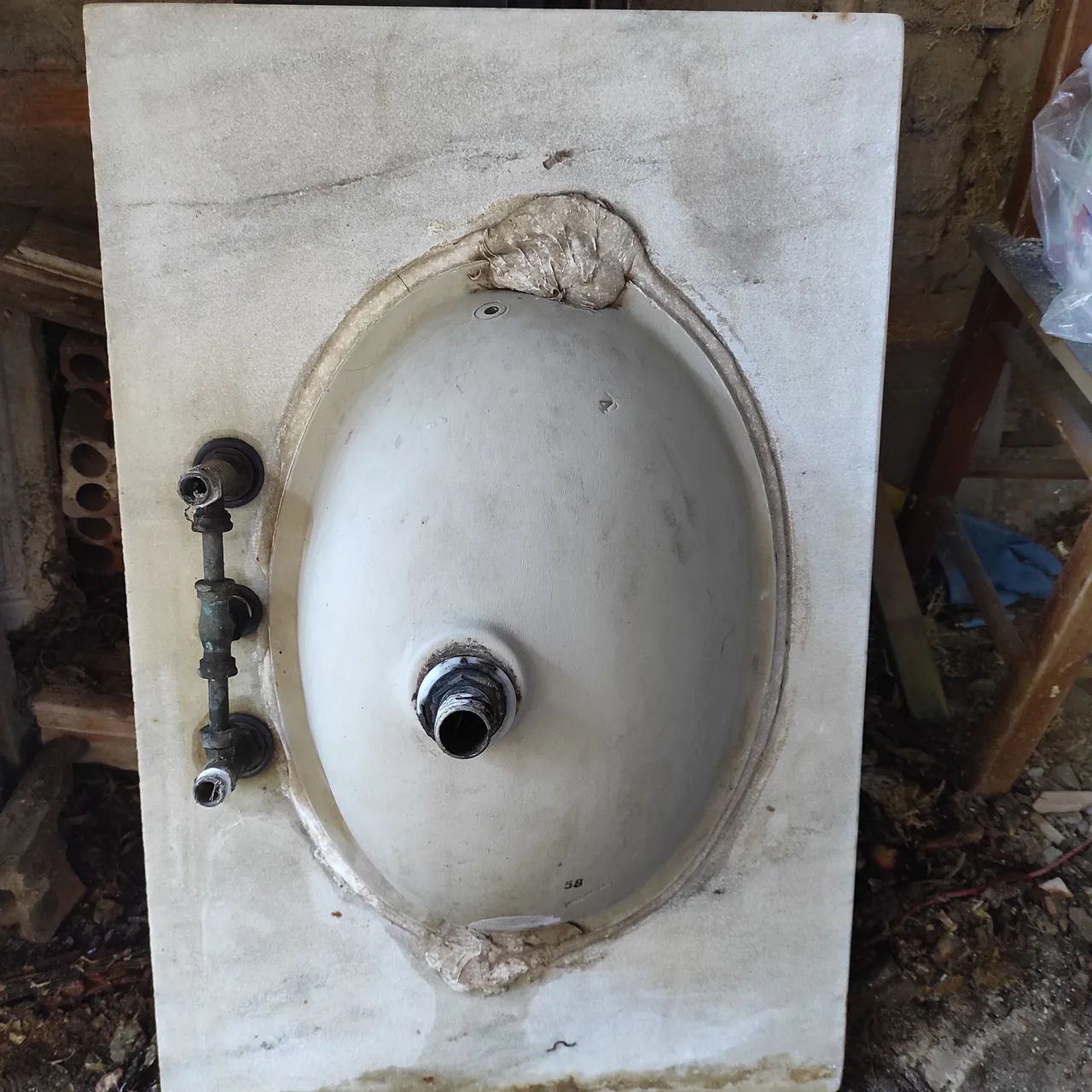 Bathroom sink64169928008963124