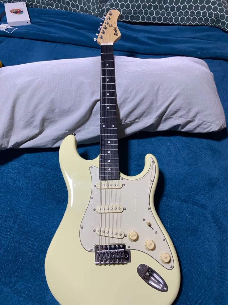 Guitarra elétrica Olympic white MG-30 Memphis