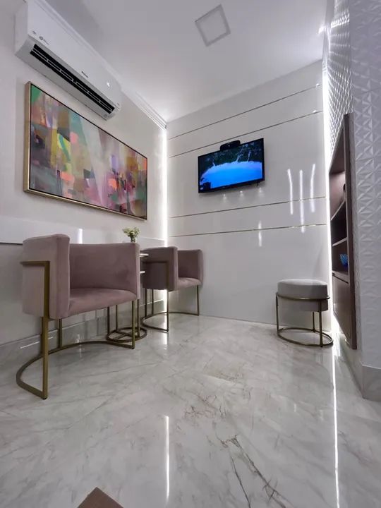 Poltrona em Veludo Rosa - Moderna e Confortável