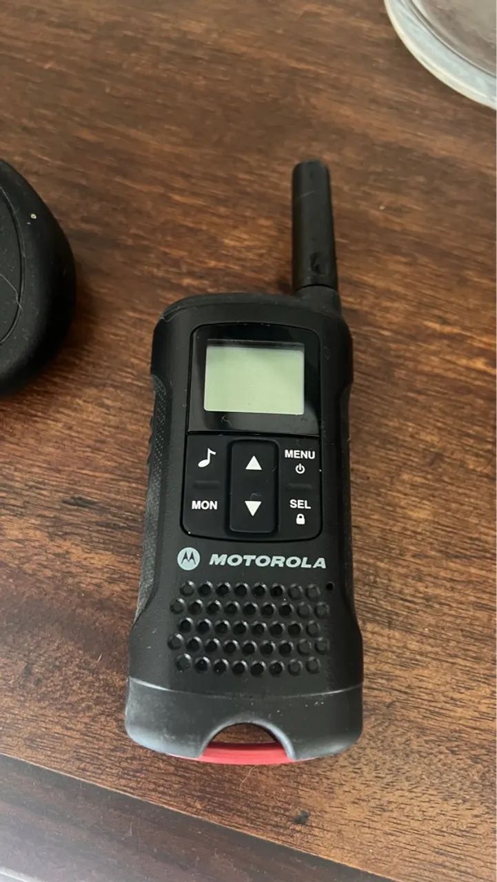 Par de rádios HT Motorola com carregador - Foto 3