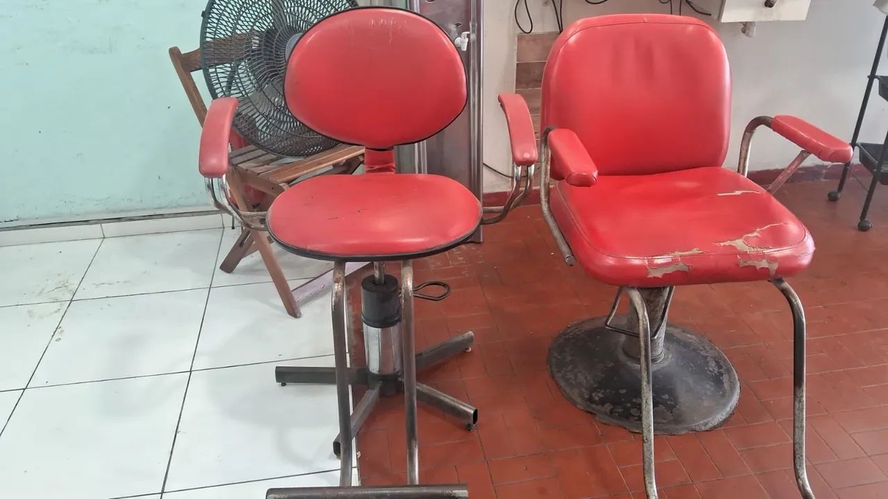 Cadeiras de barbeiro e Banco de espera  - Foto 2