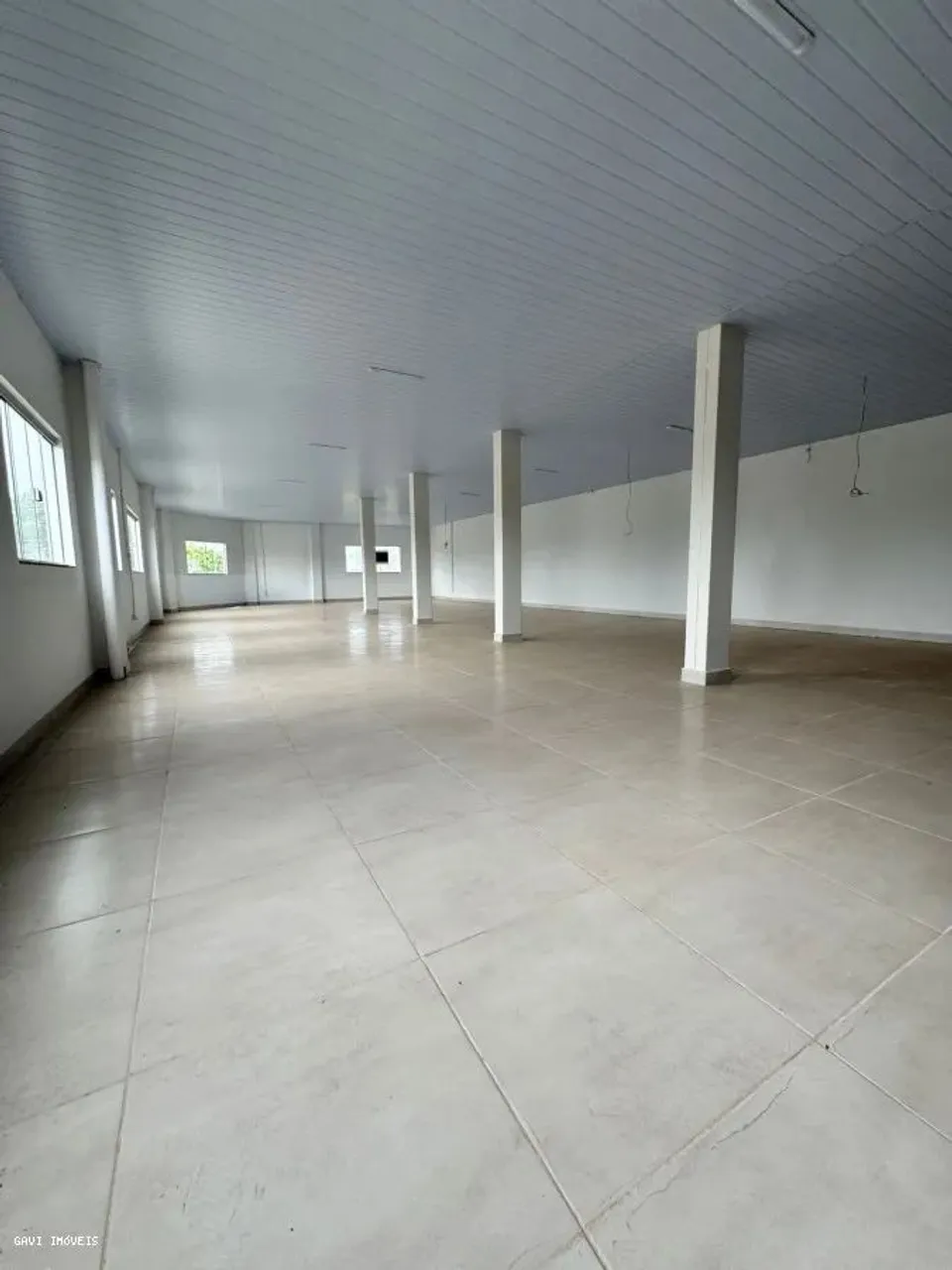 Sala Comercial para Locação em Goiânia, Setor Garavelo, 2 banheiros, 4 vagas