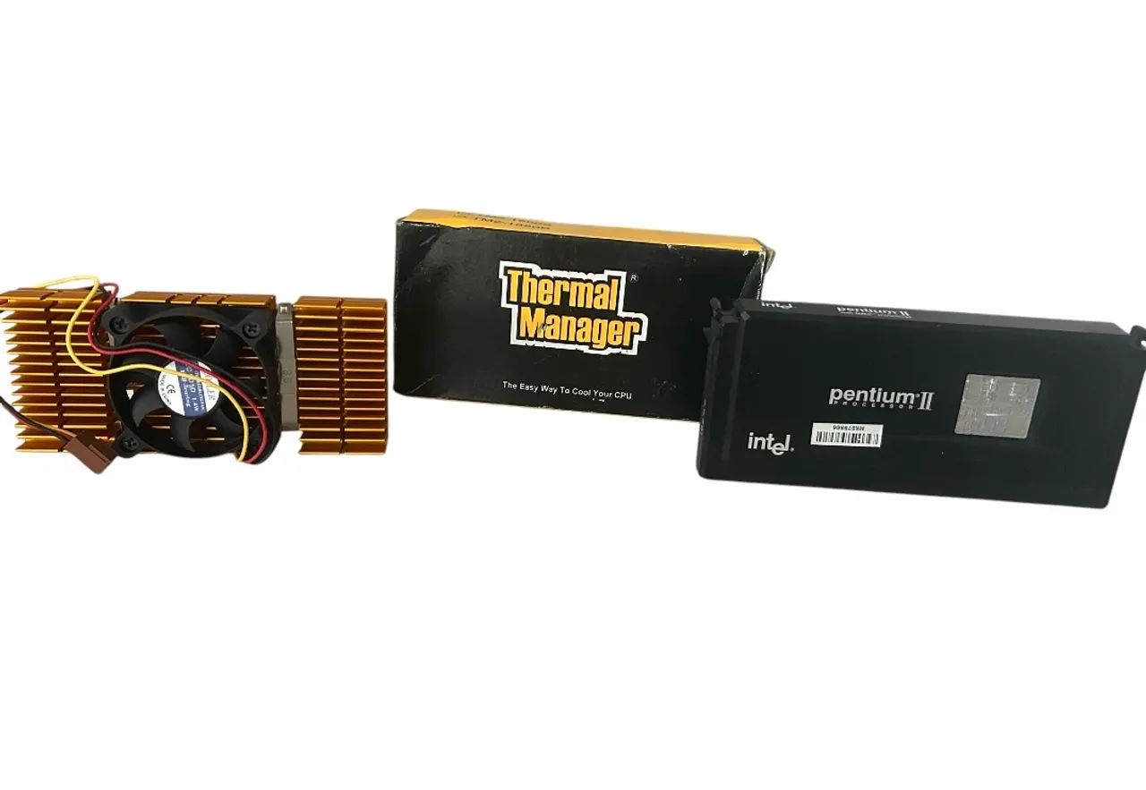 Pentium 2 Slot Processor with Cooler64317757045378121