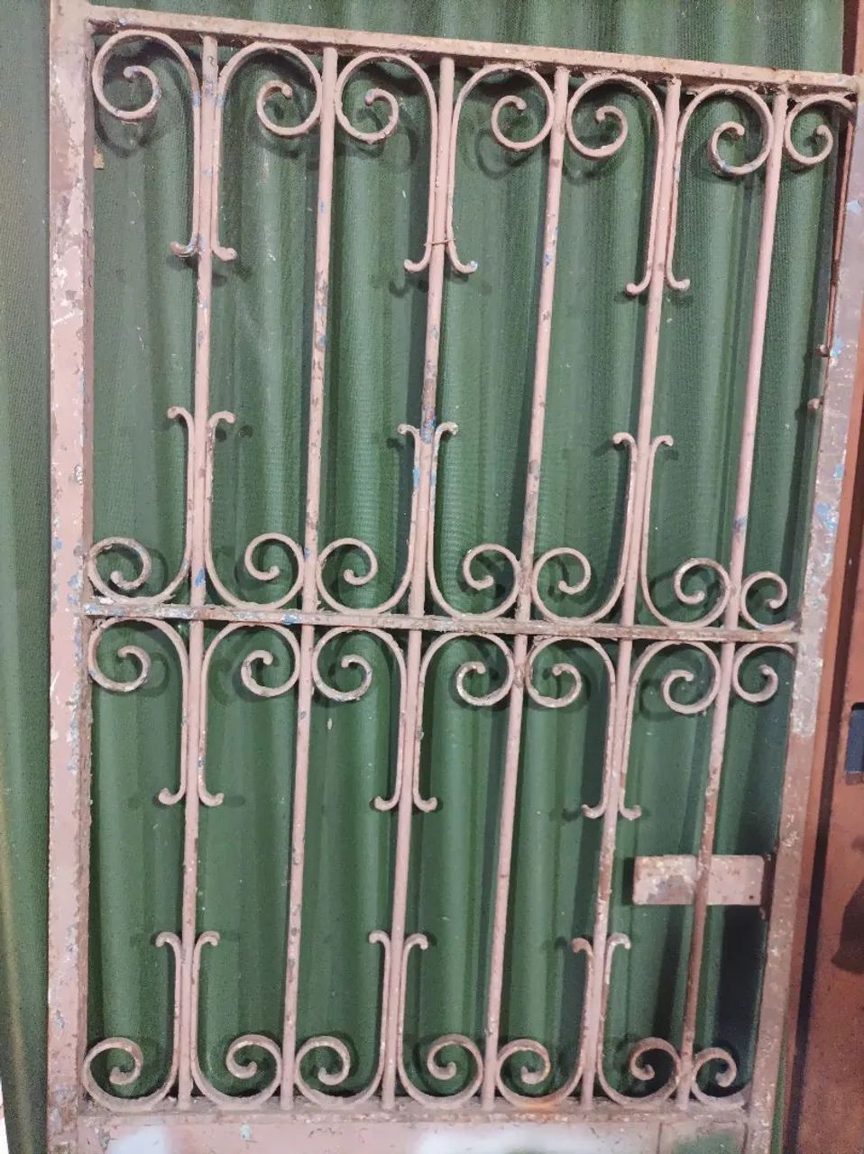 Portão de grades antigas - Foto 4