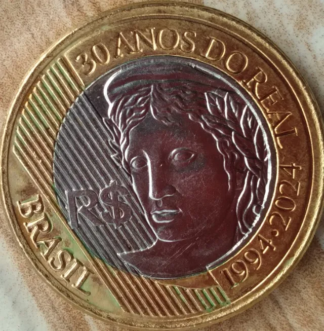 Sache lacrado com 50 moedas