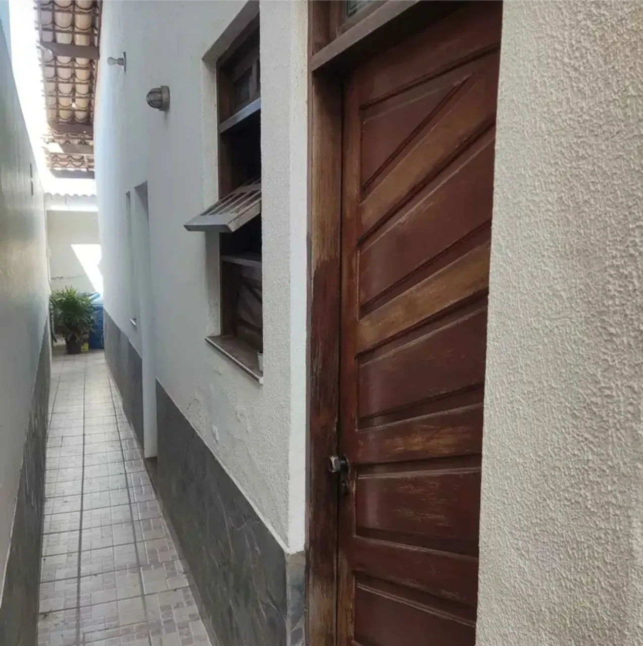 Alugo casa 1/4