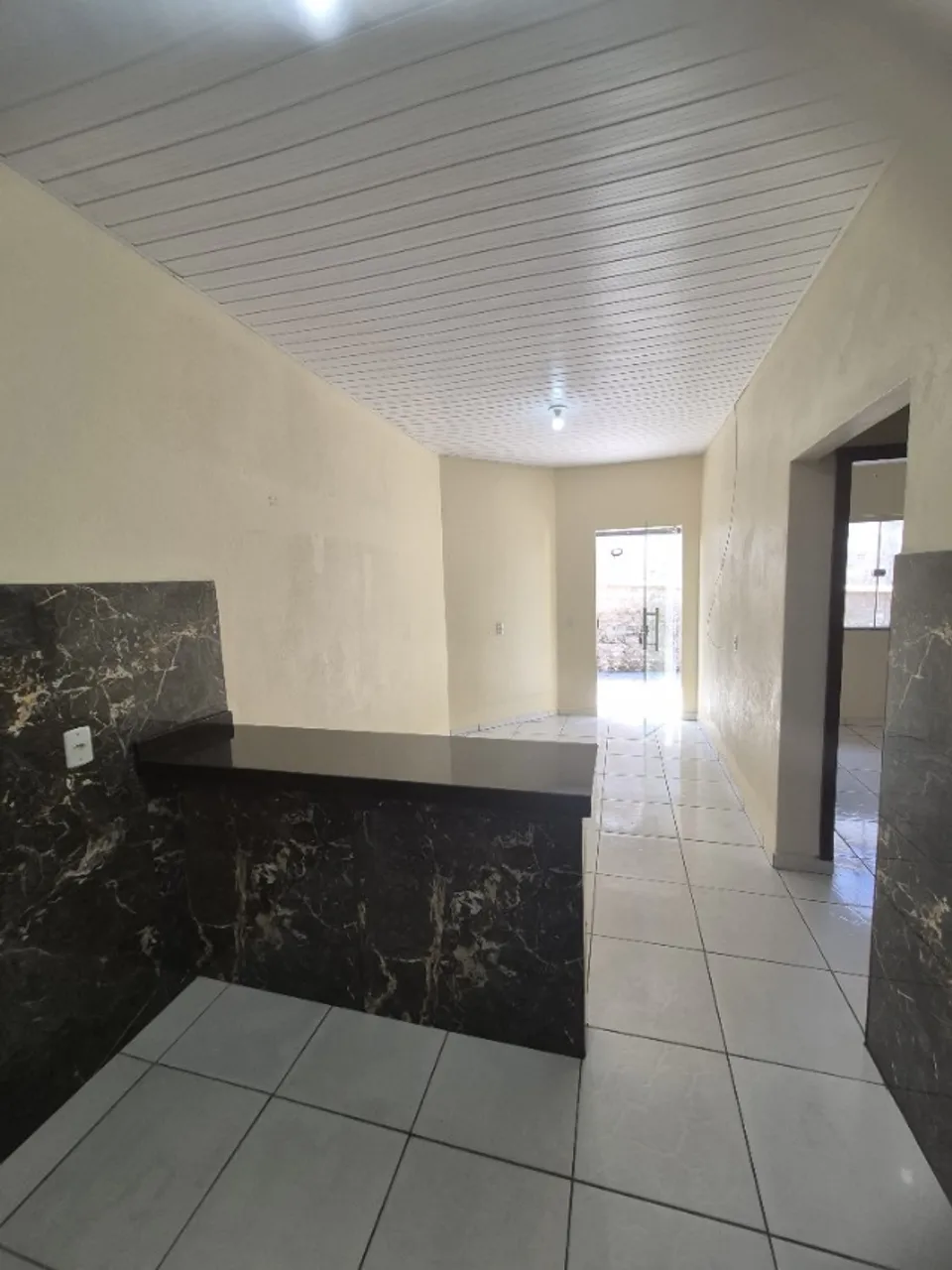 Aluga-se apartamento no bairro Centenário 1.300,00 + calção de 1.300,00