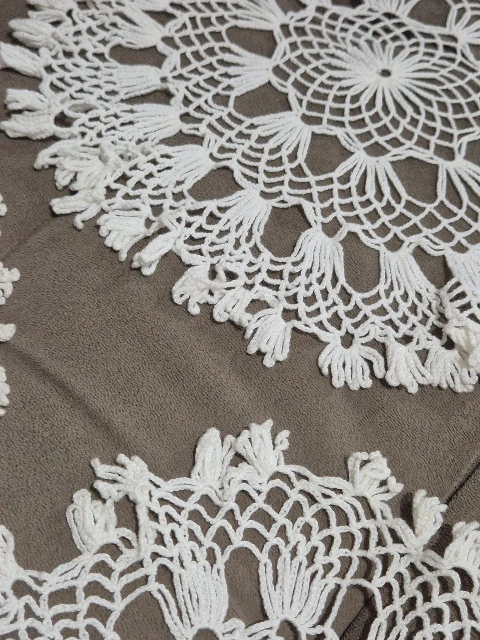 Kit com 3 toalhinhas em crochê branca - Foto 3