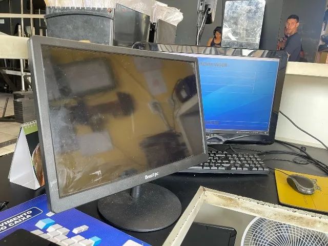 Monitor 19" e webcam 