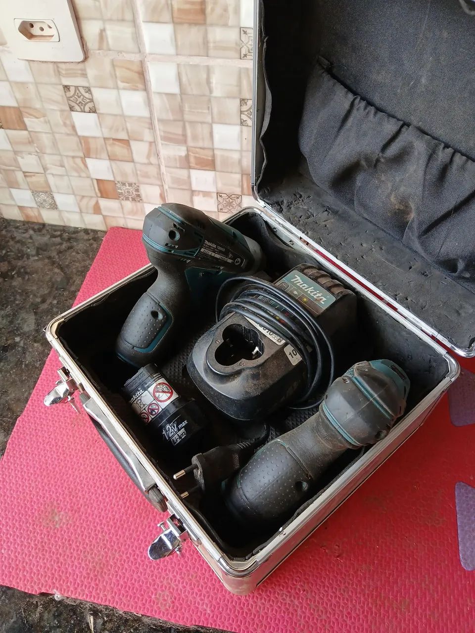 Furadeira e parafusadeira eletrica 64288685666562122