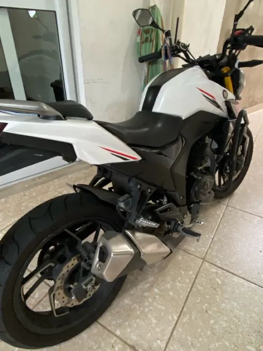 Motocicleta Branca em Ótimo Estado