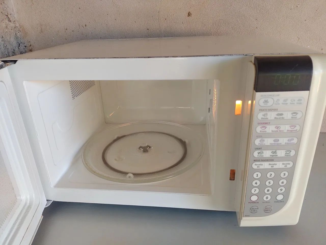 Micro-ondas Electrolux 31 litros grande funciona perfeitamente testo na hora  - Foto 3