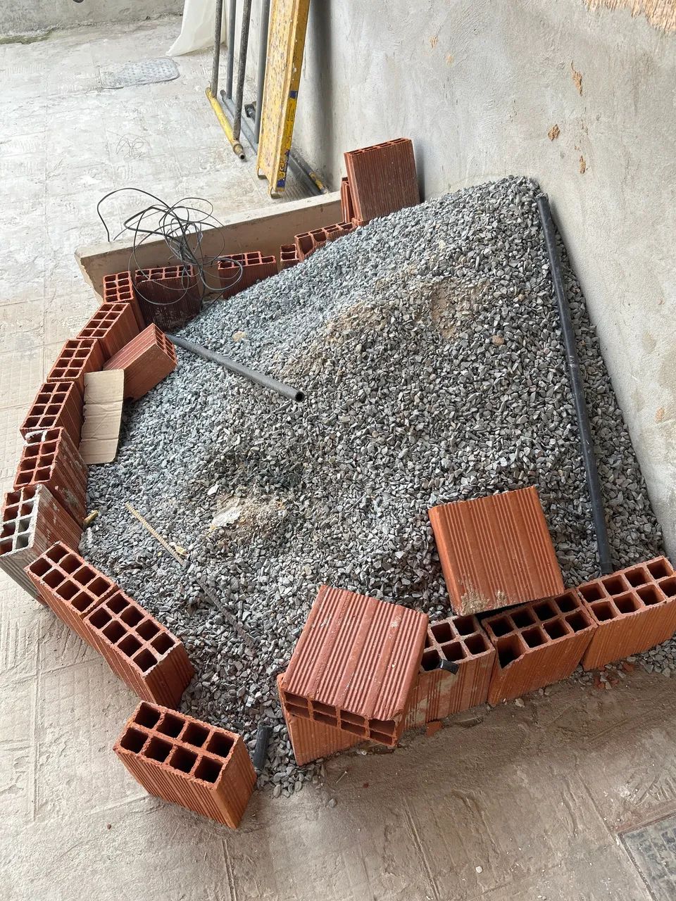 Doa-se 1 metro de brita para quem possa interessar