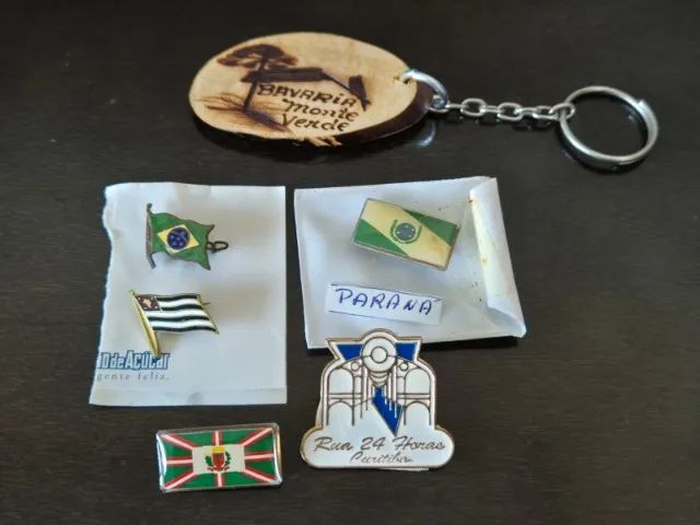 Kit 5 Pins / Bottons / Broches + 1 Chaveiro. Souvenir Brasil