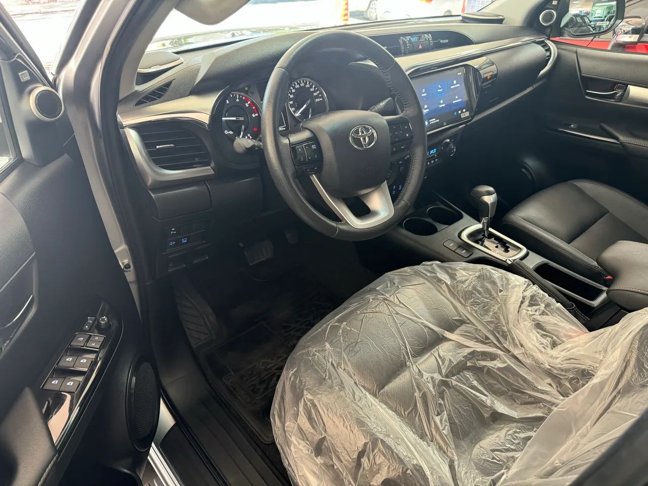 HILUX SRX PLUS 2024/2024, ÚNICA DONA, APENAS 26 MIL KM, NOVÍSSIMO  - Foto 4