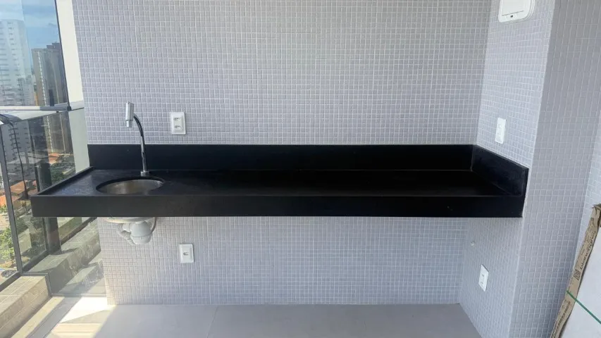 BANCADA DE GRANITO PRETO SÃO GABRIEL ESCOVADO COM CUBA E TORNEIRA