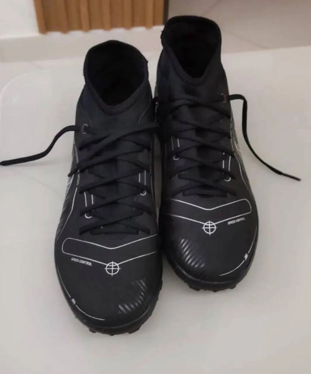 Chuteira society Nike, Nova !