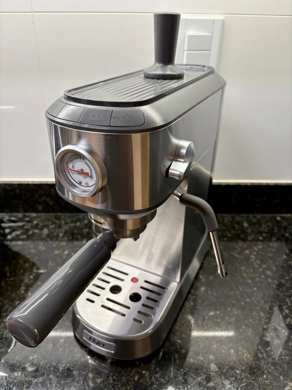Cafeteira Espresso Oster Compacta 110v