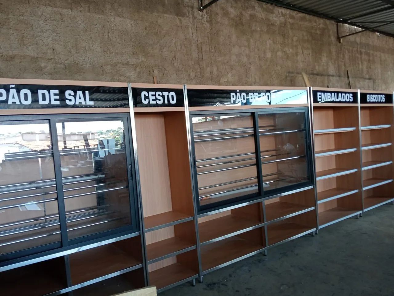 Promoção pra sair rápido frente de padaria nova 