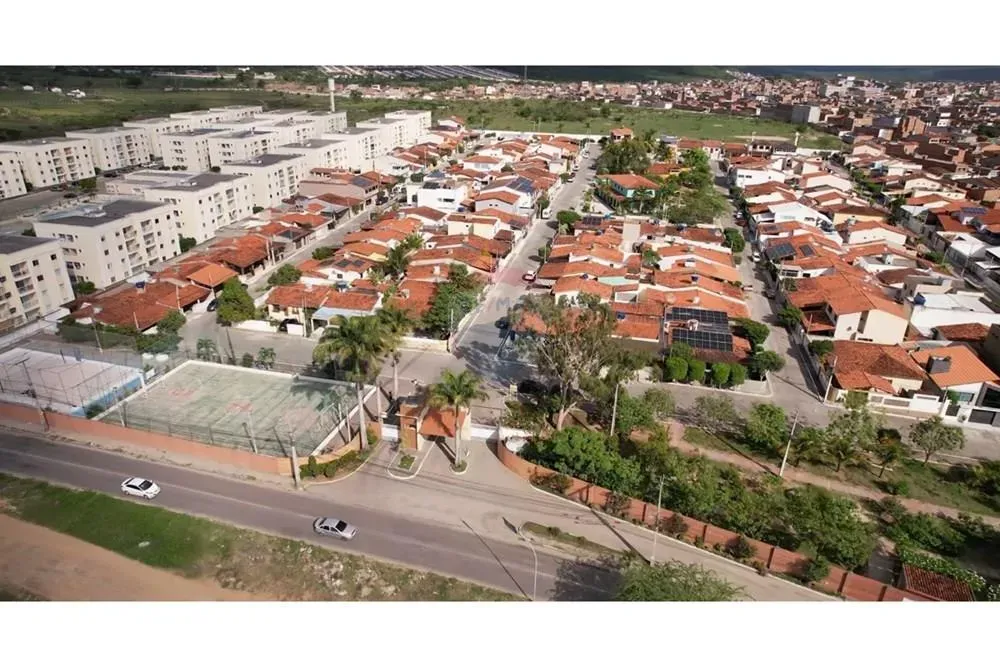 Casa à Venda no Condomínio Portal do Sol Bairro Universitário, Caruaru