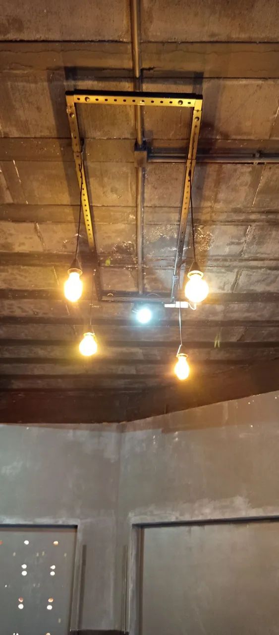 Luminária Industrial com Design Único
