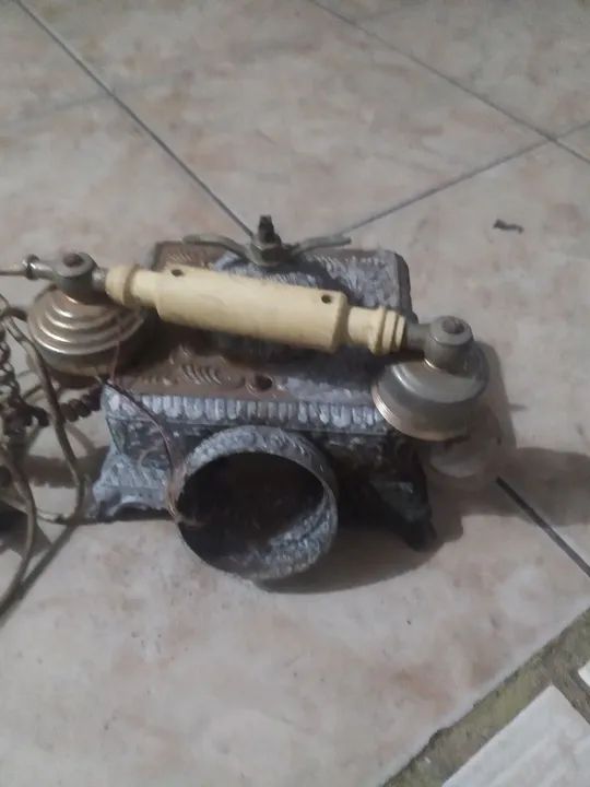 Telefone Fixo Antigo Decorativo faltando peças.
