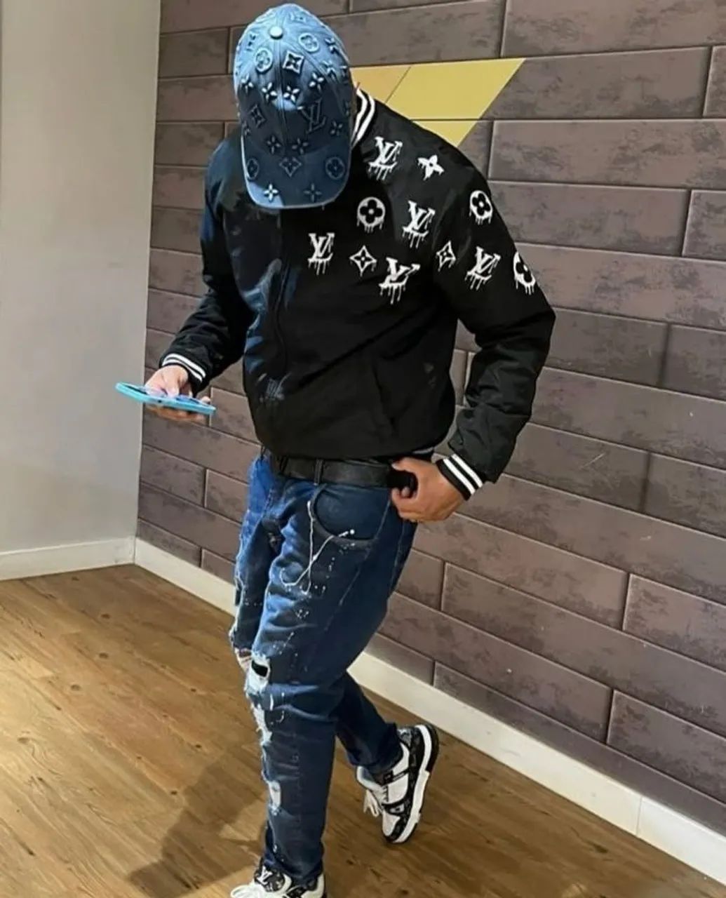 Jaqueta Bomber com Design Exclusivo LV - Foto 3