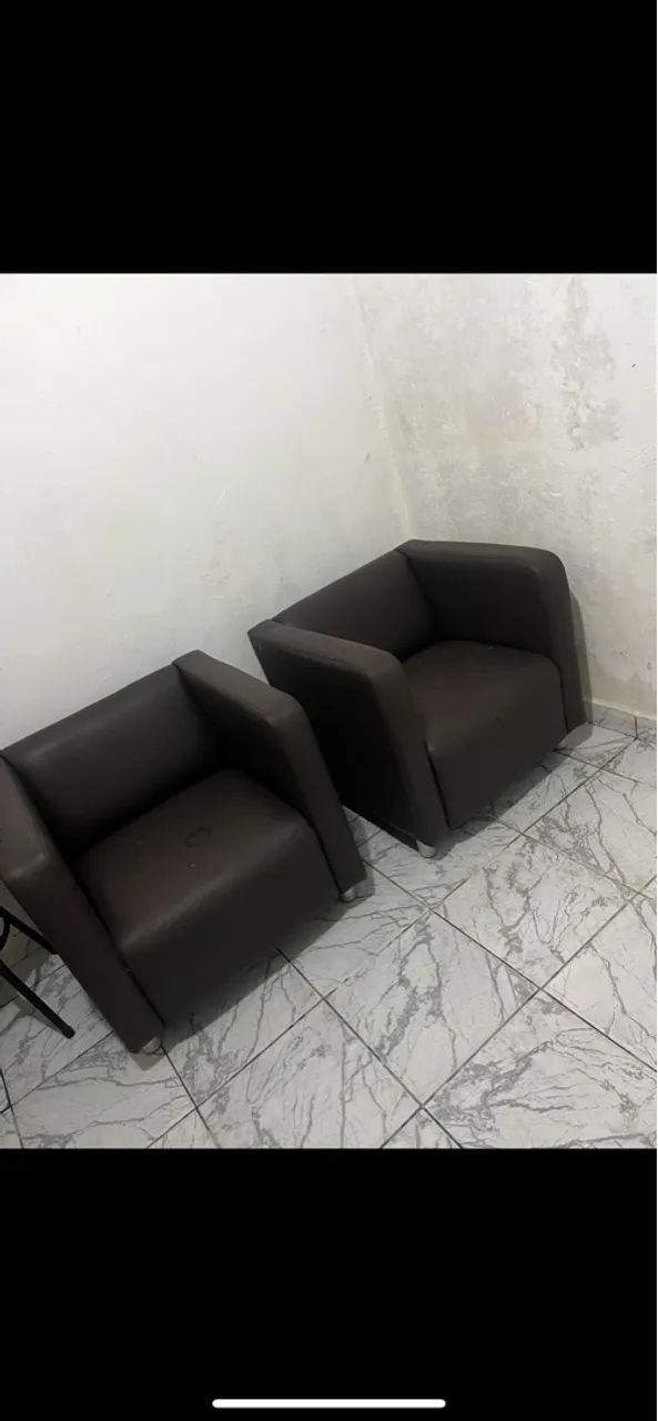 Par de Poltronas em Couro