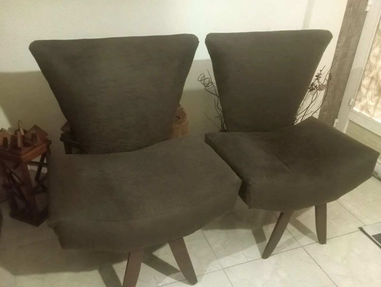 Par de poltronas semi novas.