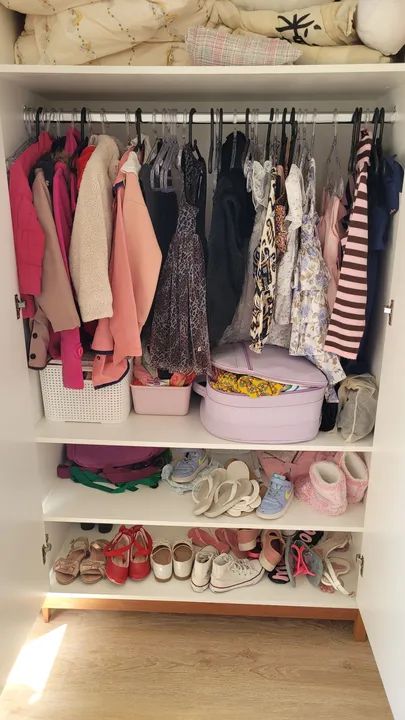 Guarda-Roupas Branco de 3 Portas com pés em madeira - Foto 3