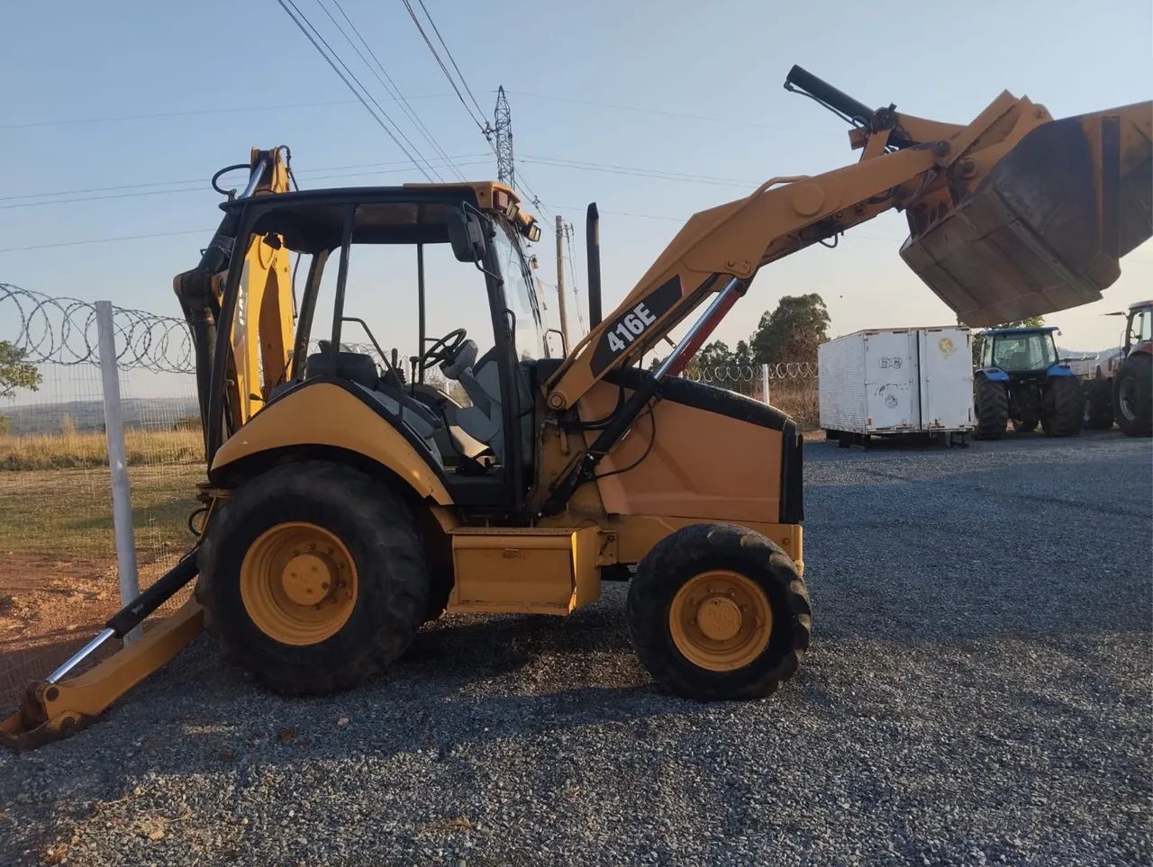 Retro escavadeira caterpillar 2012 4x4 - Foto 4