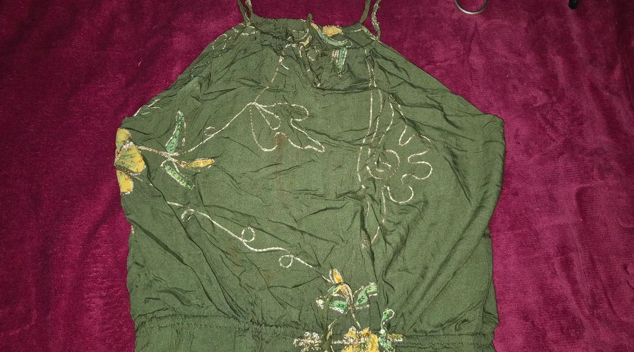 Vestido verde com detalhes dourados - Foto 3