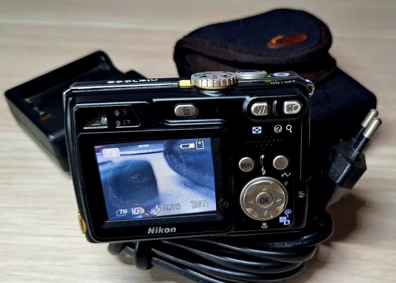 Câmera digital Nikon com caixa estanque para mergulho - Foto 4