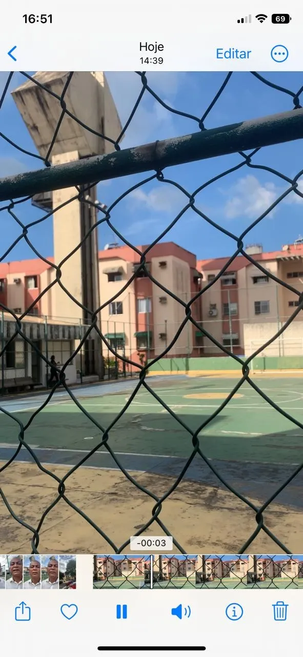 PREÇO BÃO D+! 2 Quartos, sol da manhã, 2 lances de escada. Jd. Camburi