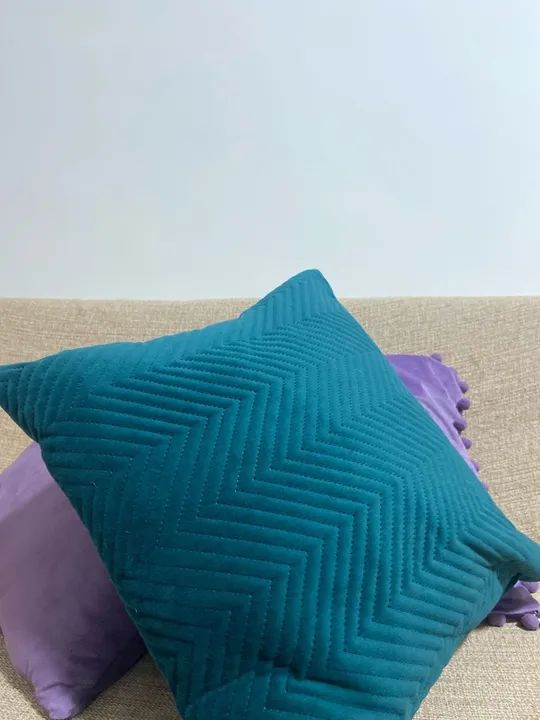 Almofadas : 4 unidades : 2 verde, 1 lilás, 1 bege com marrom 