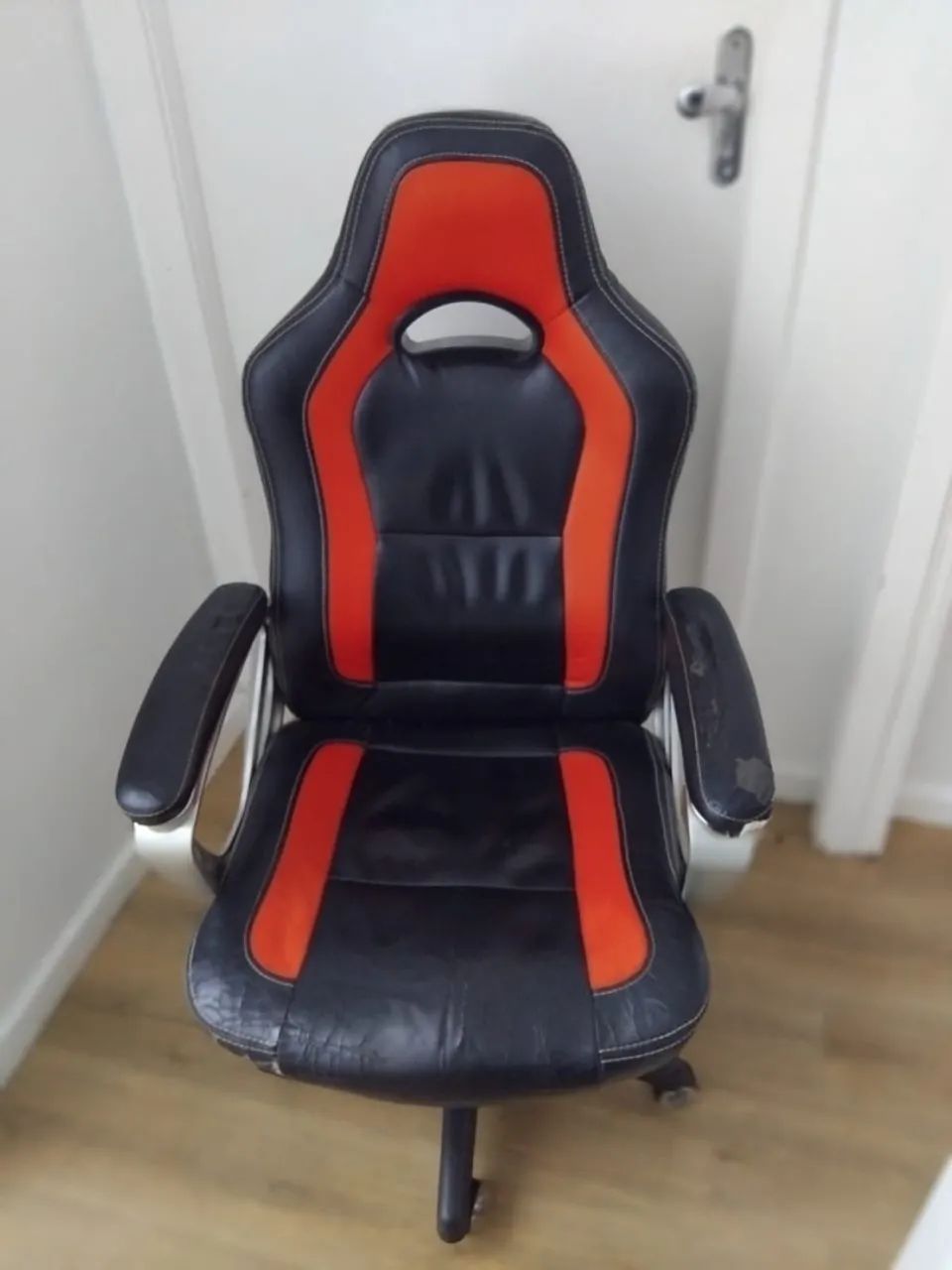 Cadeira Gamer em ótimo estado 