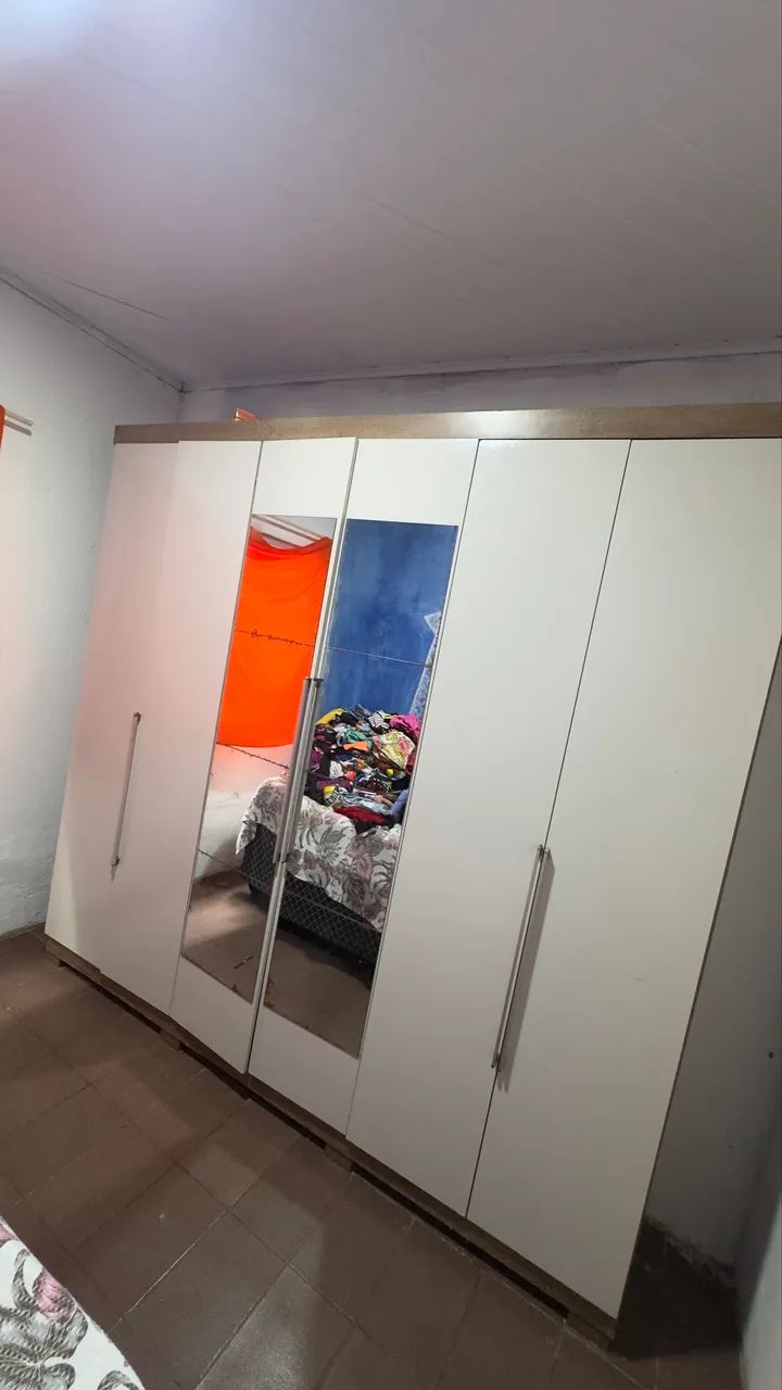 Guarda roupas semi novo !! 