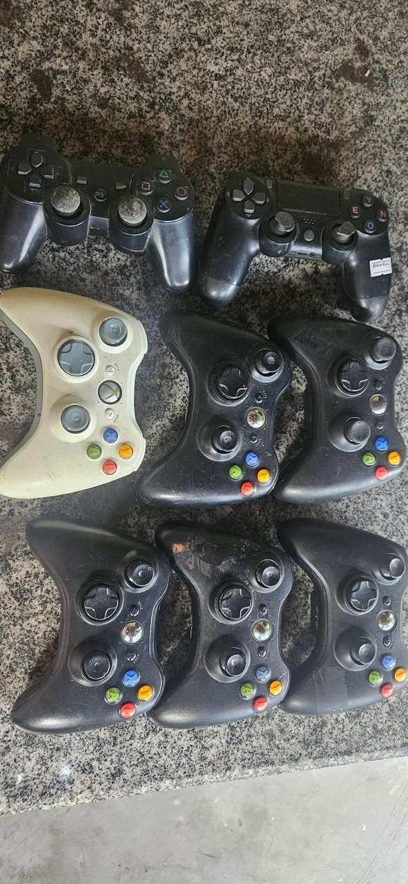 Controles de videogame diversos